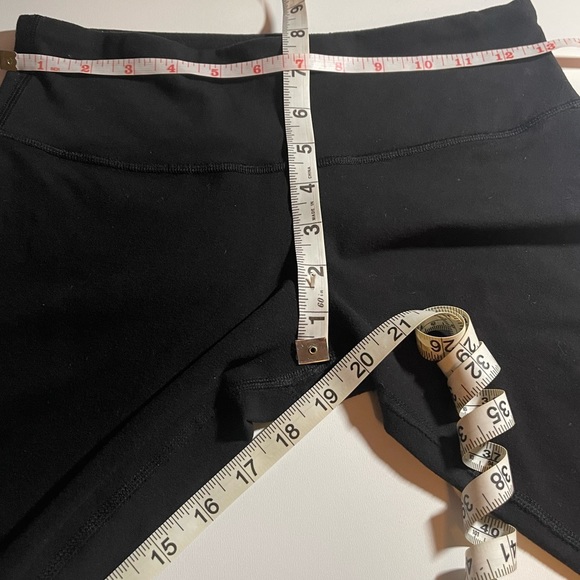 Lululemon- Wunder Under Crops (20”) - Picture 7 of 9